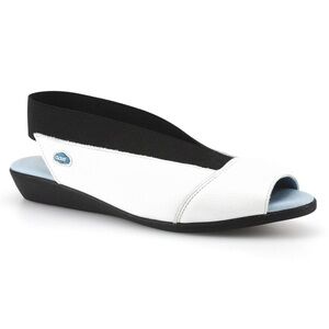 CLOUD Caliber Low wedge slip on sandals white leather black straps comfort 9 EUC